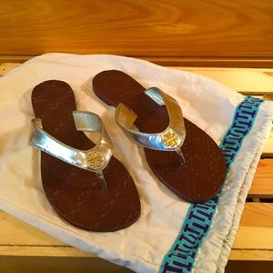 Tory Burch Flip Flop/Sandals size 8. Never worn.